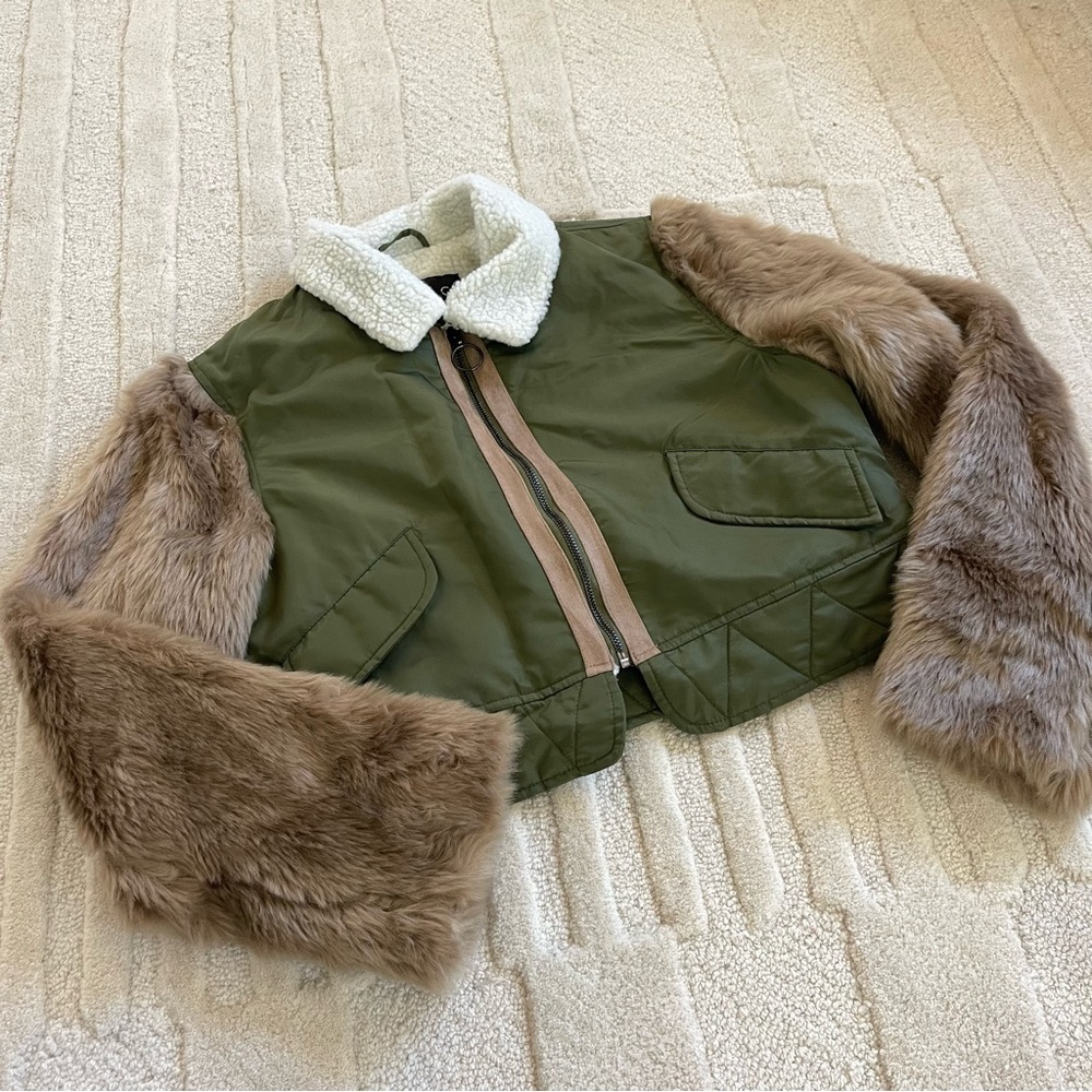 Sz Medium SHACI fur sleeve jacket